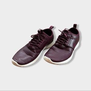 Nike Leather Roshe Size 8.5 Garnet